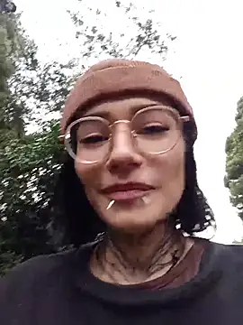 Snapshot of vibre__ chatting on April 2026 08:25:02 PM vibre online show from April 2026 08:25:02 PM