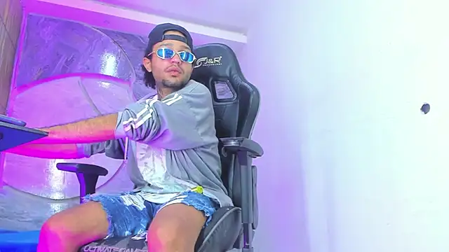 Snapshot of Josh_Hot_Sex chatting on April 2026 12:31:02 PM Josh Hot Sex online show from April 2026 12:31:02 PM