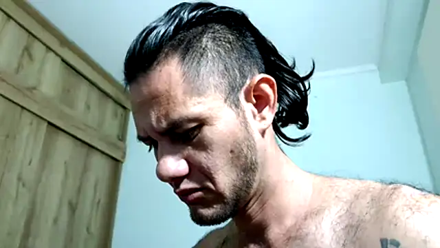 Snapshot of andrew_1520 chatting on November 2025 01:42:01 AM andrew 1520 online show from November 2025 01:42:01 AM