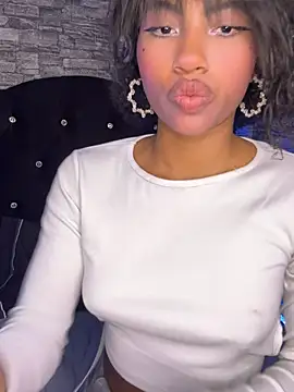 Morena-fire online show from April 2026 07:08:02 PM