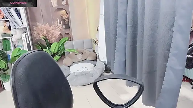    Olivia    online show from April 2026 11:59:02 AM