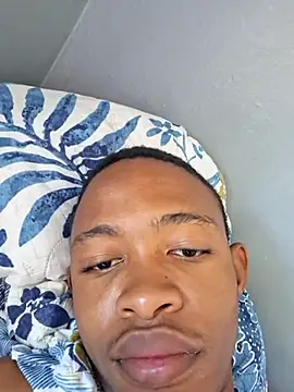 Snapshot of youngAndReckles chatting on April 2026 07:14:01 AM youngAndReckles online show from April 2026 07:14:01 AM