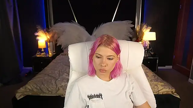 PinkyTrix online show from July 2026 07:20:01 PM