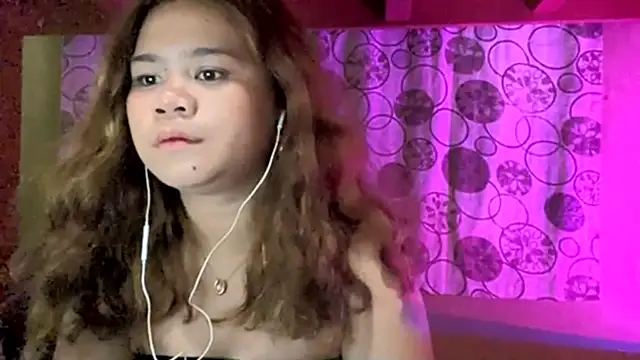 Snapshot of ElodiaSebourn chatting on April 2026 01:59:02 PM ElodiaSebourn online show from April 2026 01:59:02 PM