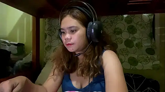 Snapshot of ElodiaSebourn chatting on April 2026 12:39:01 PM ElodiaSebourn online show from April 2026 12:39:01 PM