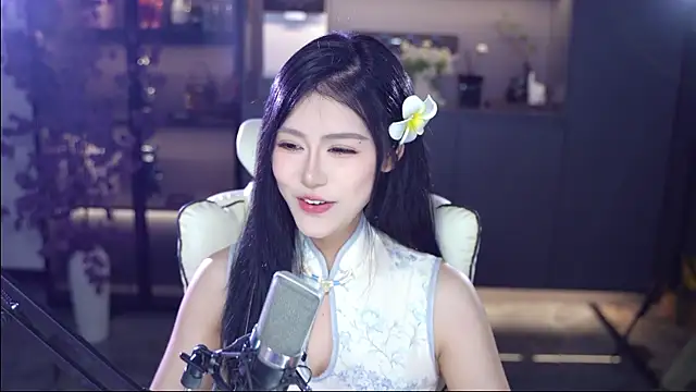 Snapshot of Seraphinei chatting on May 2026 12:12:01 PM Seraphinei online show from May 2026 12:12:01 PM