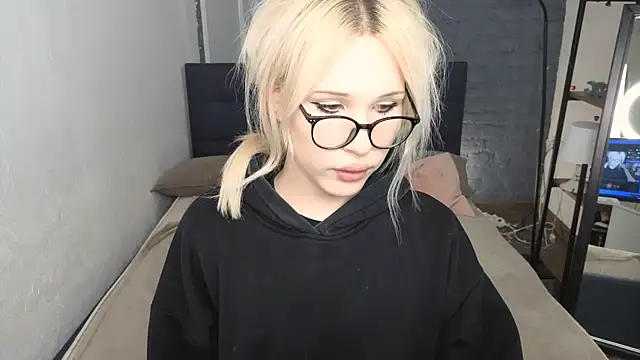 kristydollx online show from April 2026 01:59:02 PM