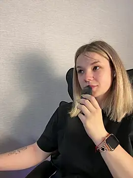 Snapshot of KimEvanss chatting on June 2026 05:58:01 AM KimEvanss online show from June 2026 05:58:01 AM