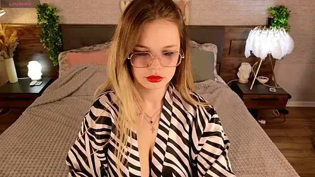 KimEvanss online show from May 2026 05:23:01 AM
