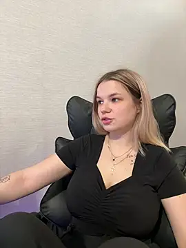 Snapshot of KimEvanss chatting on June 2026 05:24:02 AM KimEvanss online show from June 2026 05:24:02 AM