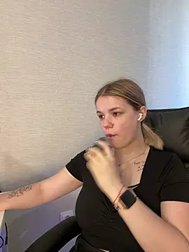 Snapshot of KimEvanss chatting on July 2026 05:03:01 AM KimEvanss online show from July 2026 05:03:01 AM