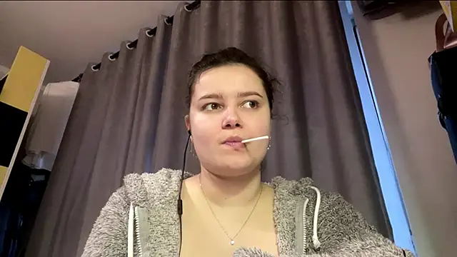 Snapshot of LonnaVandal chatting on April 2026 05:42:02 PM LonnaVandal online show from April 2026 05:42:02 PM