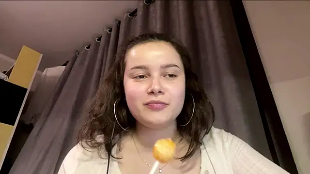 LonnaVandal online show from April 2026 09:39:33 PM