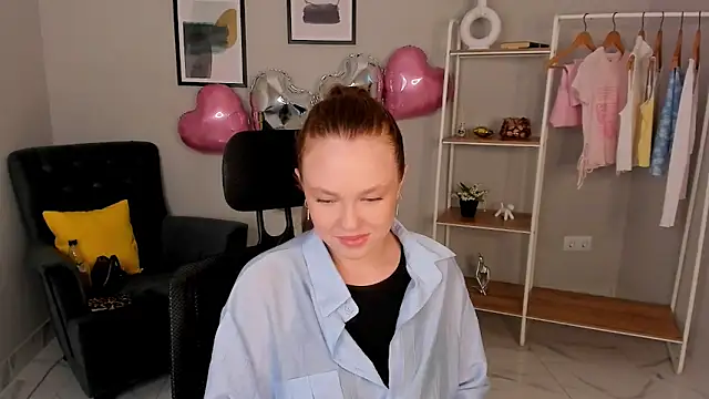 Snapshot of Kira_Lemos chatting on June 2026 11:55:01 AM Kira Lemos online show from June 2026 11:55:01 AM