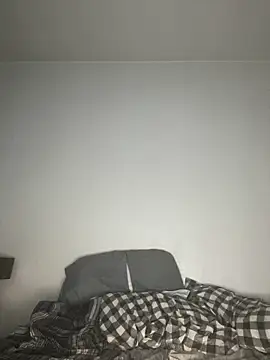 tallhungcloudzz online show from April 2026 02:04:02 AM