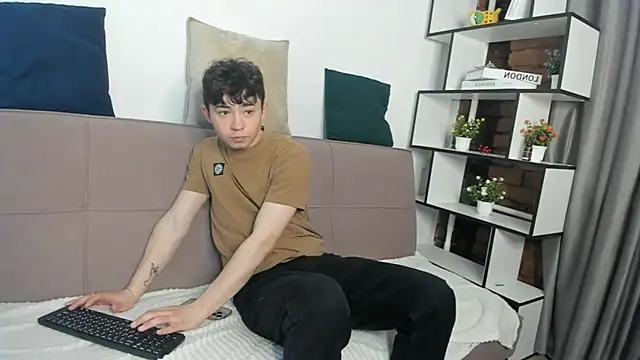 VelarMotion online show from April 2026 04:46:02 AM