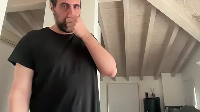 Snapshot of Mach3t3 chatting on April 2026 07:47:01 AM Mach3t3 online show from April 2026 07:47:01 AM