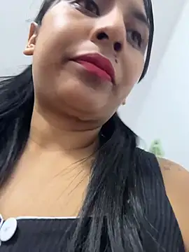 MELIZ QUEEN online show from May 2026 11:51:02 AM