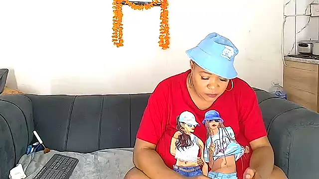 BUSTYQUEEN56  online show from April 2026 11:01:01 AM