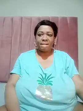 Snapshot of BUSTYQUEEN56_ chatting on June 2026 04:18:01 AM BUSTYQUEEN56 online show from June 2026 04:18:01 AM