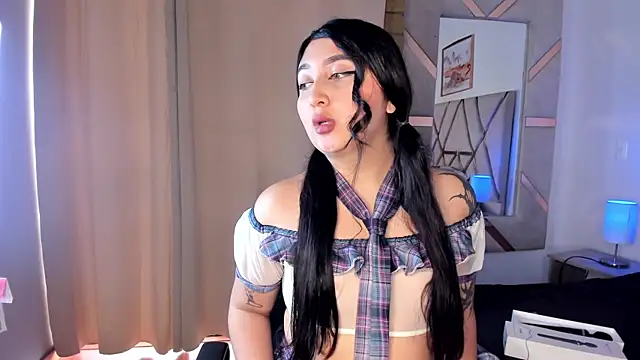 Nicolle 77 online show from April 2026 05:28:02 PM