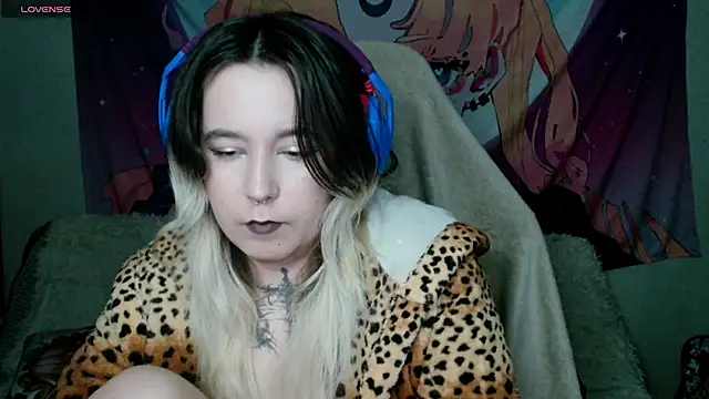 Snapshot of mirabite_ chatting on April 2026 07:09:02 AM mirabite online show from April 2026 07:09:02 AM