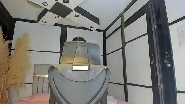 Snapshot of DeboraCopper_ chatting on April 2026 12:37:01 AM DeboraCopper online show from April 2026 12:37:01 AM