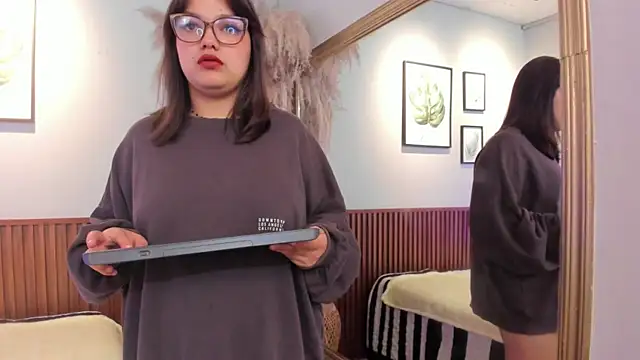 AMBERBENELLI online show from April 2026 07:31:01 AM