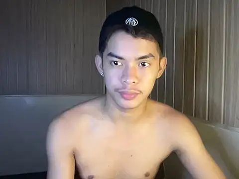 yourhotasian jhonpol16 online show from May 2026 01:53:01 PM