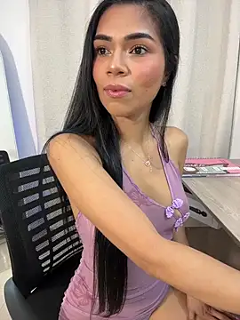 Snapshot of MauraGrayy chatting on May 2026 11:46:02 PM MauraGrayy online show from May 2026 11:46:02 PM
