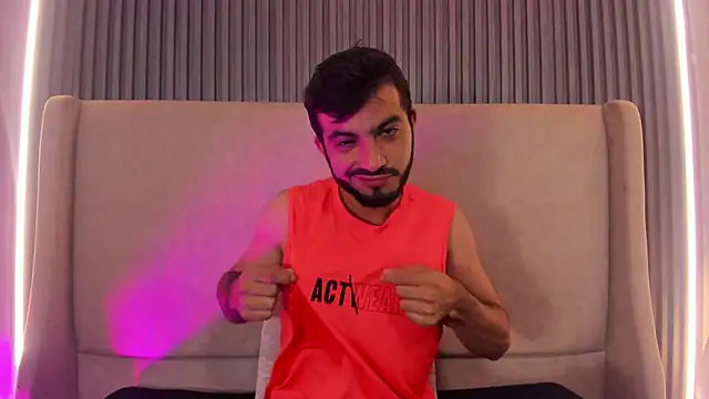 Snapshot of EmmanuelVoss chatting on April 2026 04:35:01 AM EmmanuelVoss online show from April 2026 04:35:01 AM