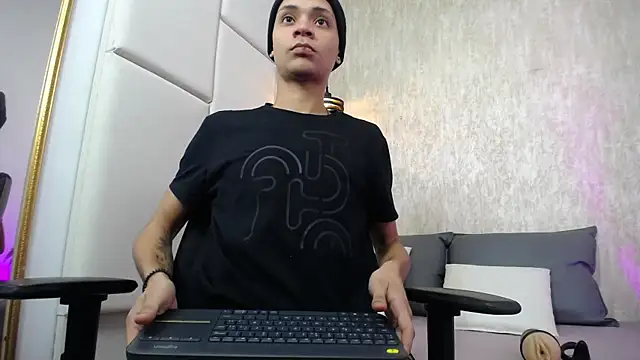 Axel marcus online show from April 2026 07:49:01 PM