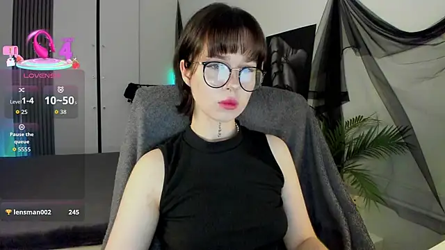 Snapshot of RisoSweet chatting on May 2026 08:40:02 PM RisoSweet online show from May 2026 08:40:02 PM