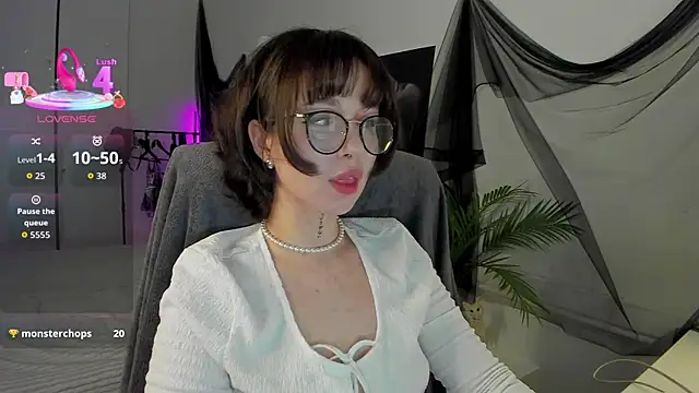 Snapshot of RisoSweet chatting on May 2026 08:31:02 PM RisoSweet online show from May 2026 08:31:02 PM