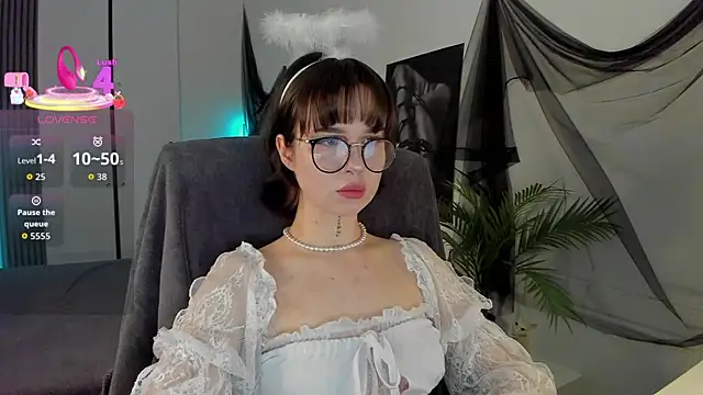 Snapshot of RisoSweet chatting on May 2026 08:29:02 PM RisoSweet online show from May 2026 08:29:02 PM