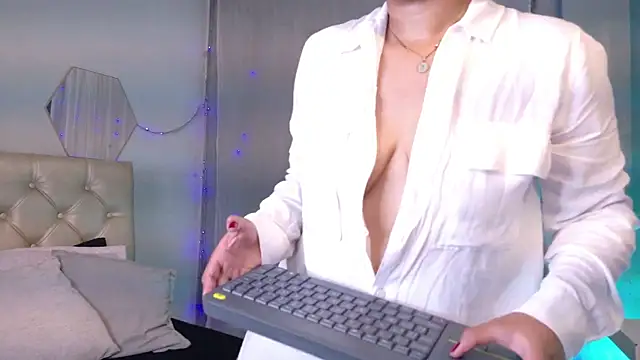 Silvana lorc online show from June 2026 07:19:02 PM