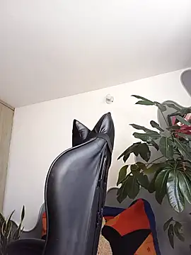 lyzyreth online show from April 2026 04:01:01 PM