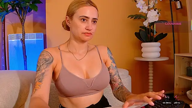pennyyy  online show from May 2026 09:42:02 PM