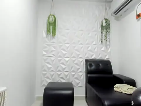 lunallena 17 online show from May 2026 05:35:01 AM
