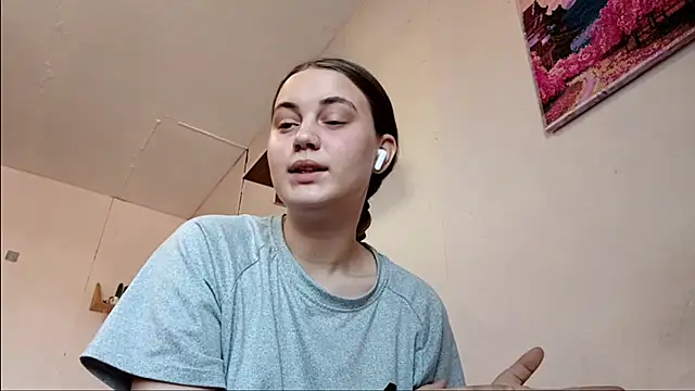 Snapshot of RoxanneStuard chatting on April 2026 09:00:01 AM RoxanneStuard online show from April 2026 09:00:01 AM