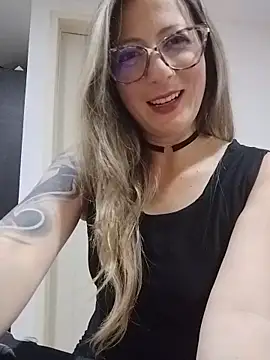 VALELUXX online show from May 2026 03:26:01 AM