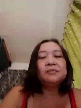 Snapshot of jeanyummytits chatting on June 2026 12:43:01 AM jeanyummytits online show from June 2026 12:43:01 AM