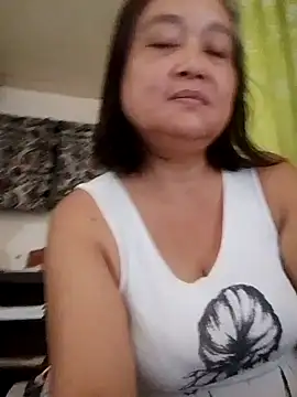 Snapshot of jeanyummytits chatting on June 2026 12:05:01 AM jeanyummytits online show from June 2026 12:05:01 AM