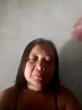 Snapshot of jeanyummytits chatting on May 2026 11:27:01 PM jeanyummytits online show from May 2026 11:27:01 PM