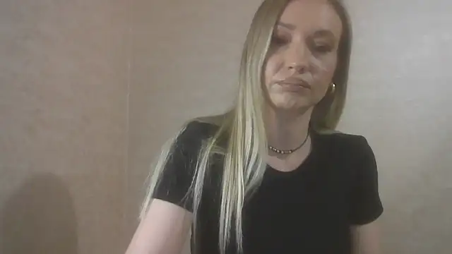 Snapshot of NoirEnigma chatting on April 2026 08:14:02 PM NoirEnigma online show from April 2026 08:14:02 PM