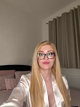 darkglitter26 online show from June 2026 10:09:02 PM