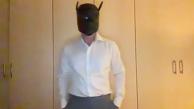 Snapshot of EastHunter chatting on April 2026 01:38:02 PM EastHunter online show from April 2026 01:38:02 PM