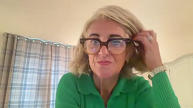 Snapshot of NaughtyMonicaUK chatting on May 2026 01:47:02 PM NaughtyMonicaUK online show from May 2026 01:47:02 PM