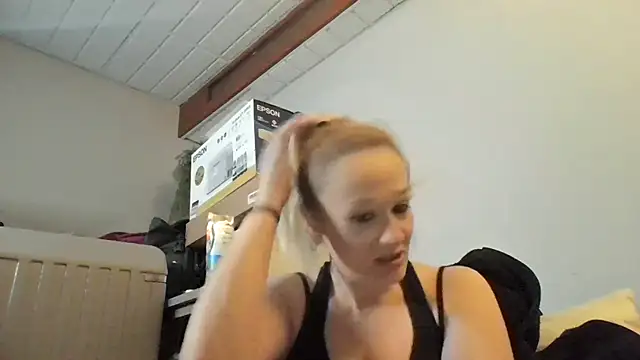 Princess42086 online show from April 2026 08:34:01 PM