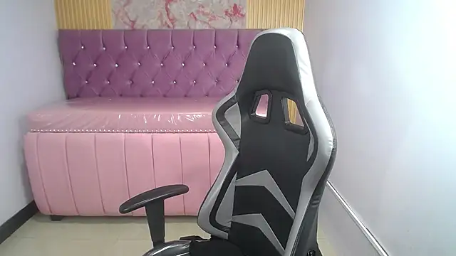 Kailee ch online show from April 2026 01:04:02 PM